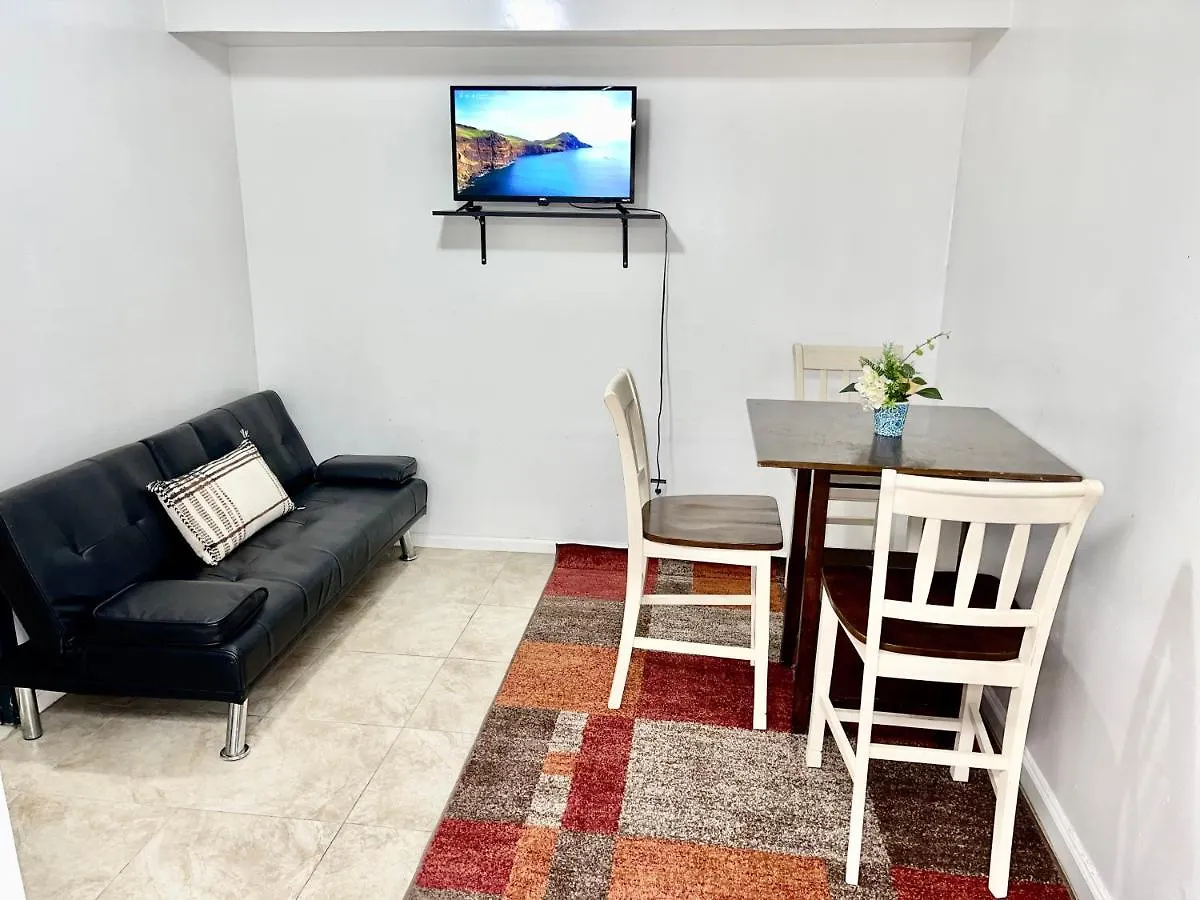 Apartmán 2 Bedrooms Lr Kit Bath And Backyard 2 Stops To Manhattan New York USA